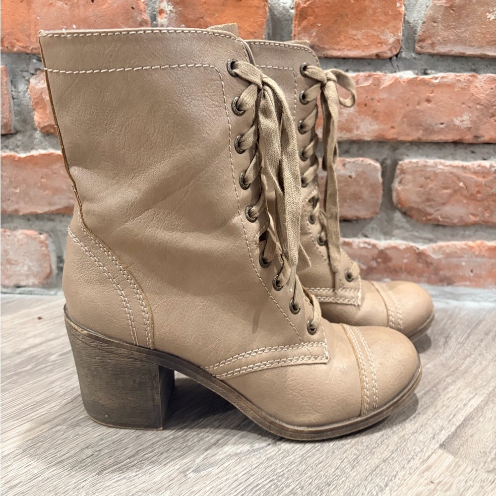 Rock & Candy Beige Lace-Up Boots size 7.5